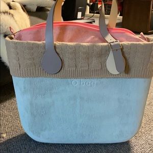 Obag texture with sweater trim